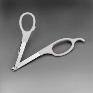 3M Precise disposable skin staple remover in scissor style, pack of 10, with ergonomic design for safe staple removal.