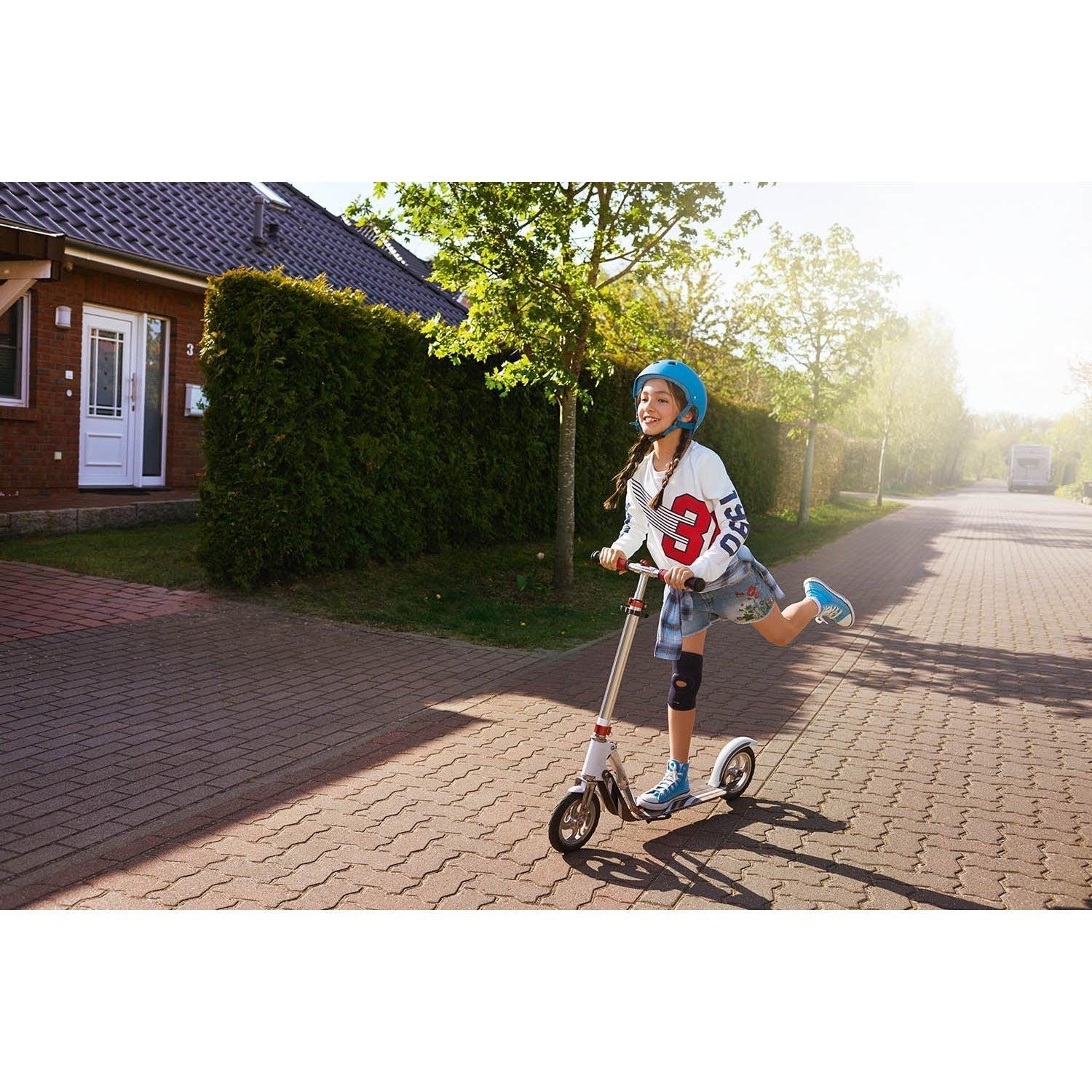 Actimove Kids knee support brace in navy blue, designed for knee stabilization and comfort for children.