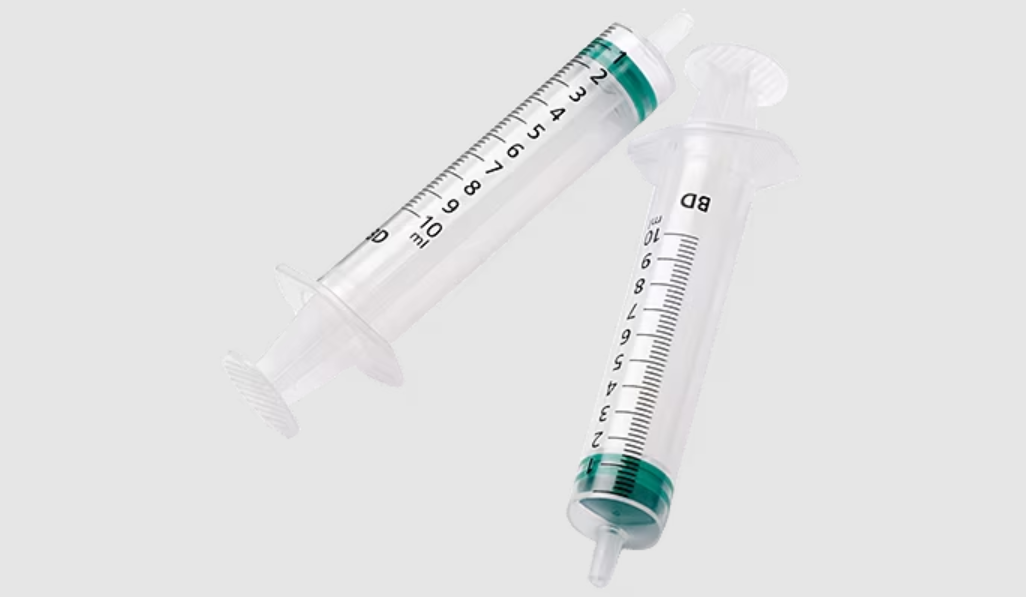 BD Emerald 3-Piece 10ml syringe without needle, box of 100, sterile medical syringe for injections and fluid transfer.