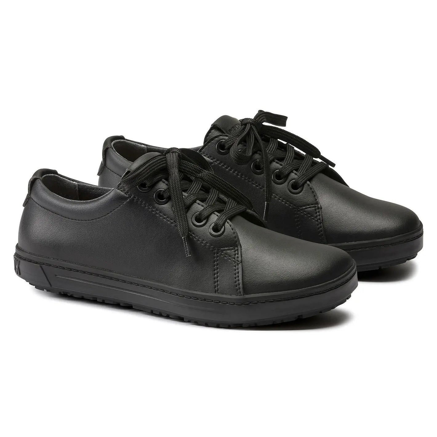 Birkenstock QO 500 lace-up shoes with microfiber uppers, featuring a classic design and casual style for everyday wear.