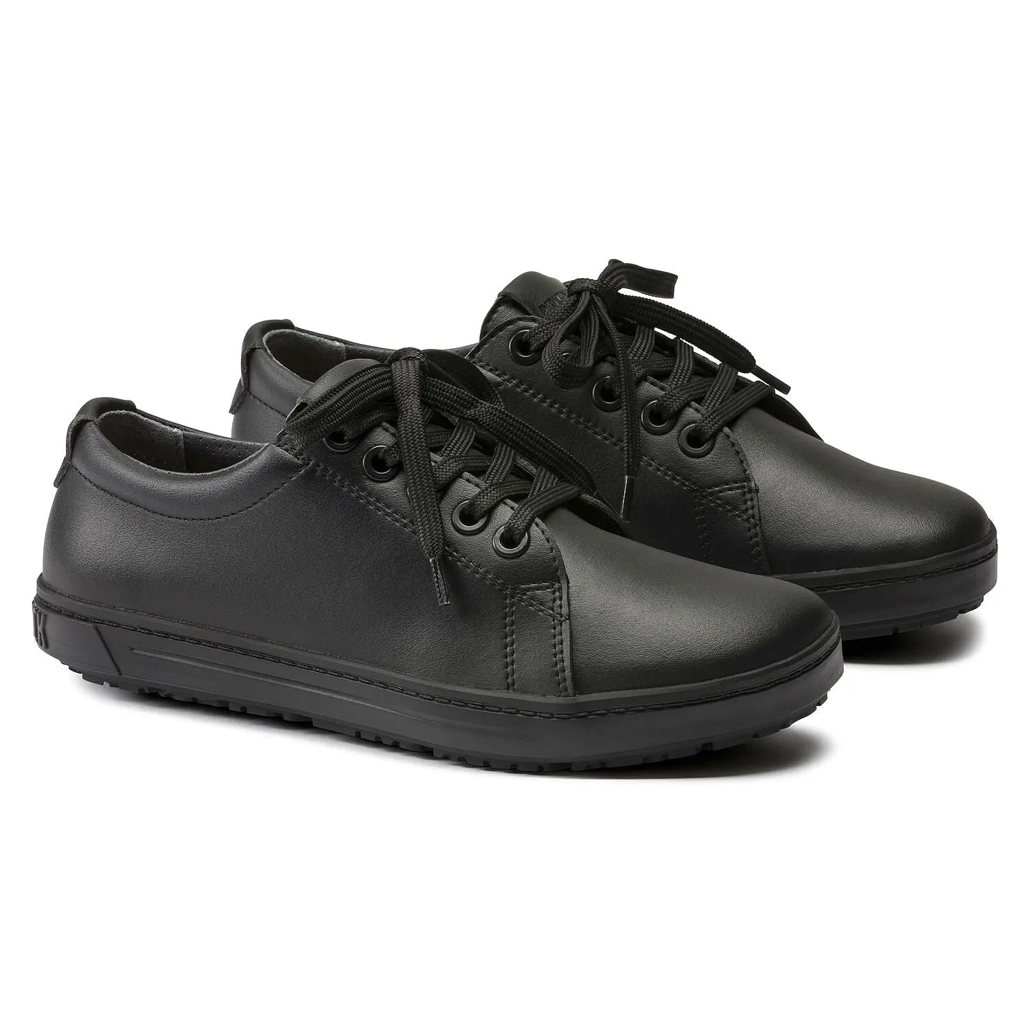 Birkenstock QO 500 lace-up shoes with microfiber uppers, featuring a classic design and casual style for everyday wear.