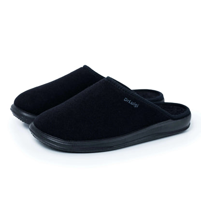 Black slip-on slippers with closed toe and rubber sole for indoor comfort